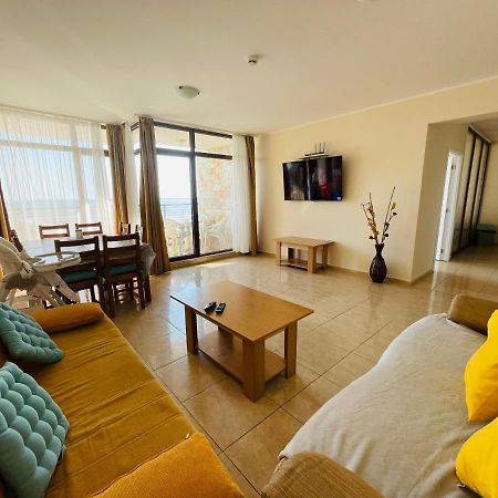 Dolce Vita Sea View Apartment Sveti Vlas Bagian luar foto