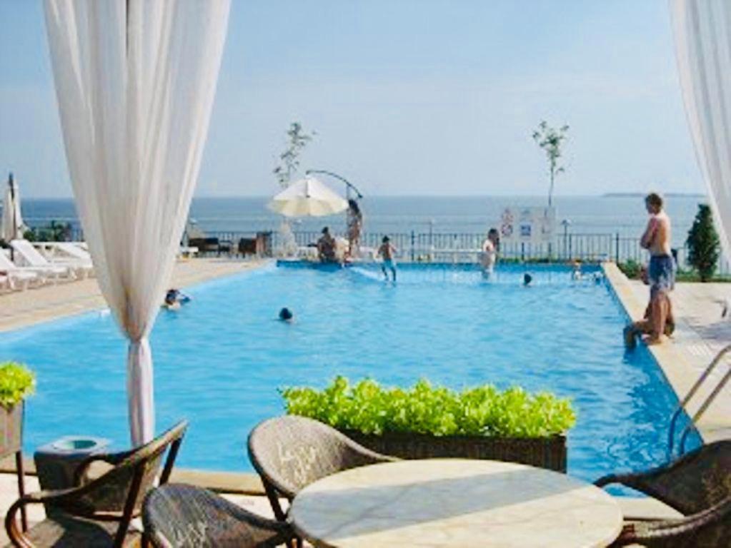Dolce Vita Sea View Apartment Sveti Vlas Bagian luar foto
