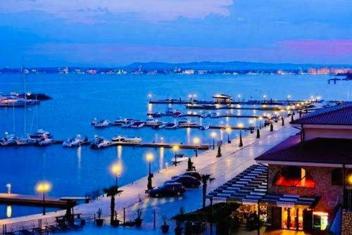 Dolce Vita Sea View Apartment Sveti Vlas Bagian luar foto
