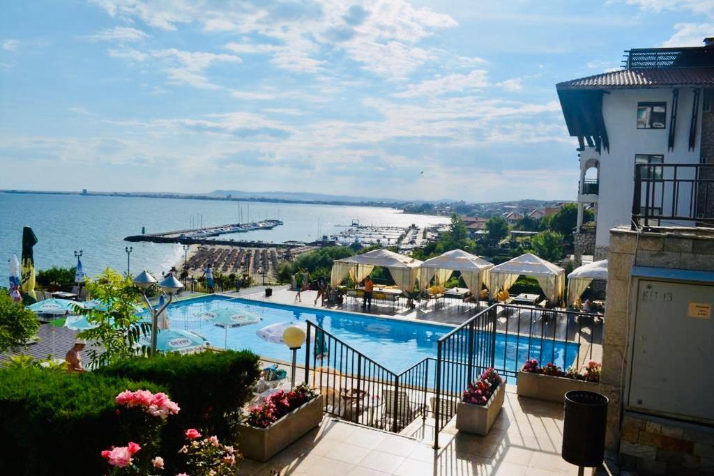Dolce Vita Sea View Apartment Sveti Vlas Bagian luar foto