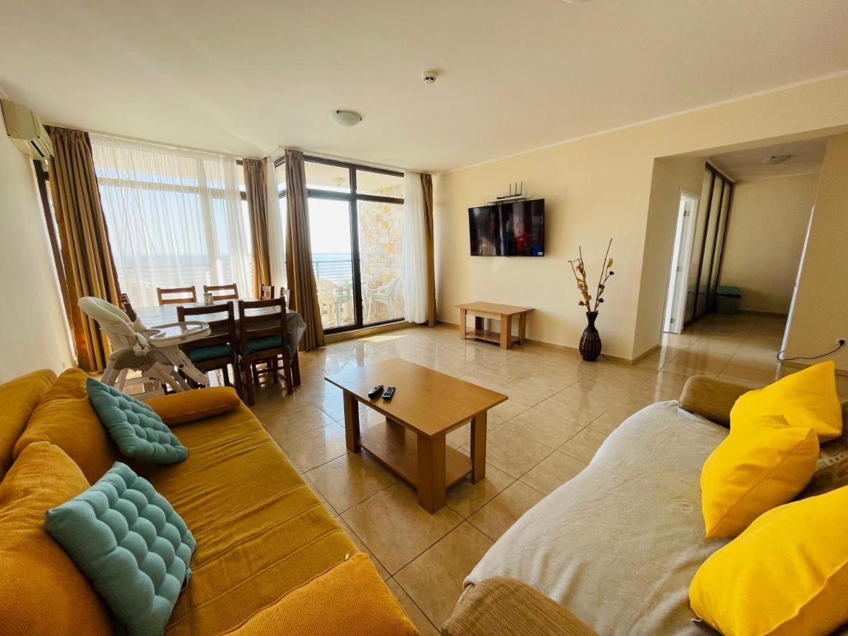 Dolce Vita Sea View Apartment Sveti Vlas Bagian luar foto