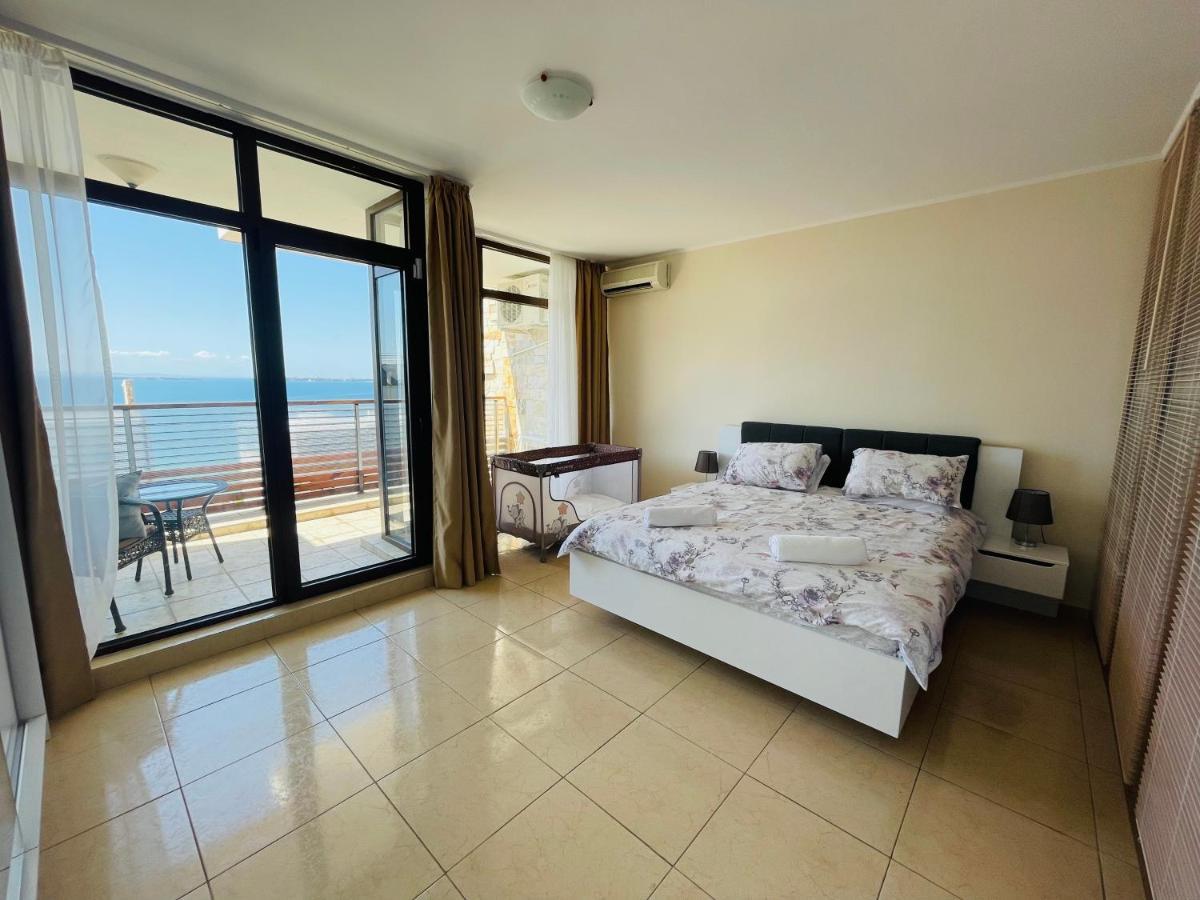 Dolce Vita Sea View Apartment Sveti Vlas Bagian luar foto