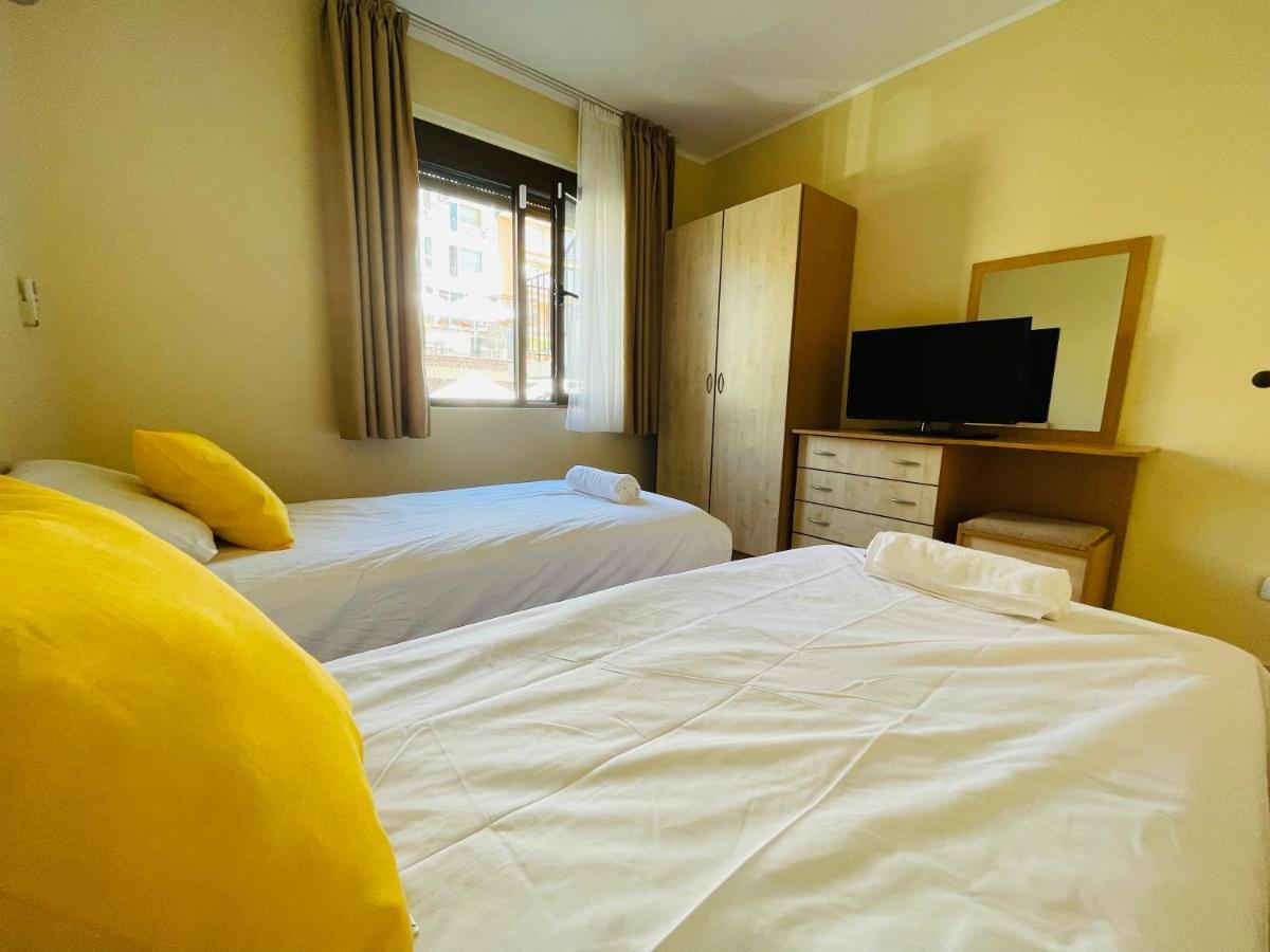 Dolce Vita Sea View Apartment Sveti Vlas Bagian luar foto
